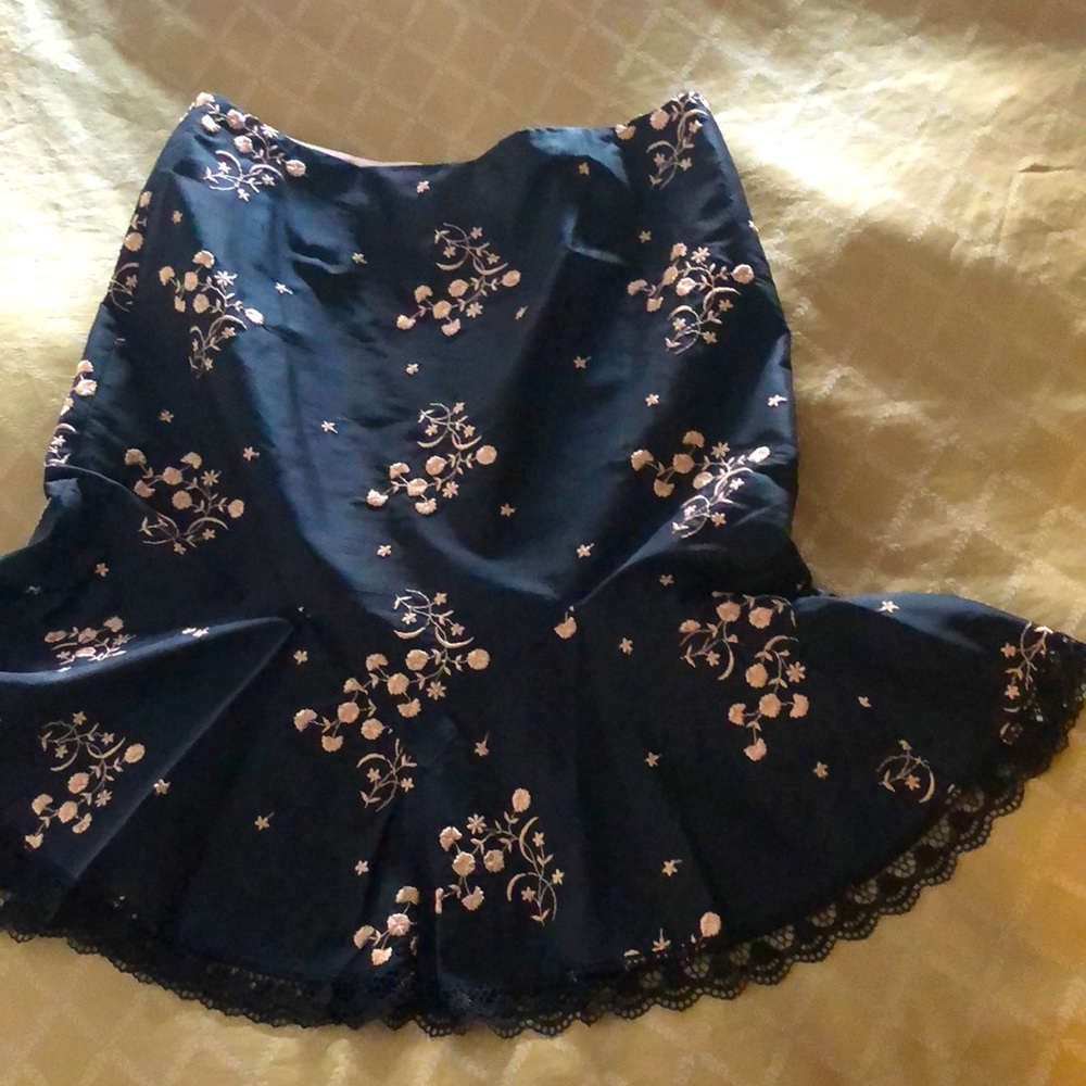 Nanette Lepore black silk lined embroidered skirt